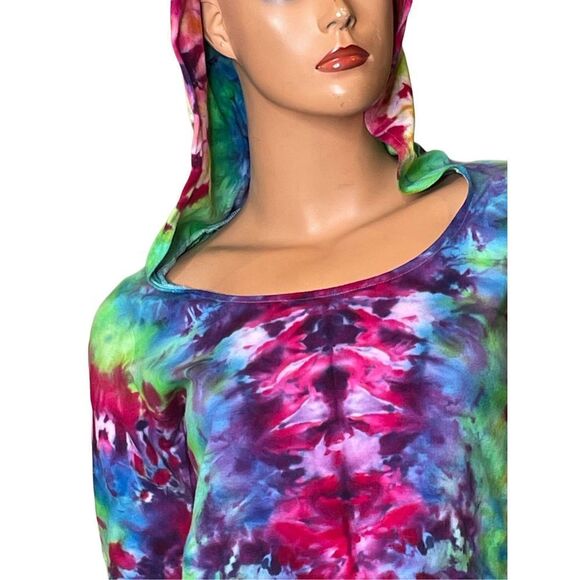 NWOT Tie Dye- Cropped Hooded With flared long sleeves, stretch material - Picture 7 of 7